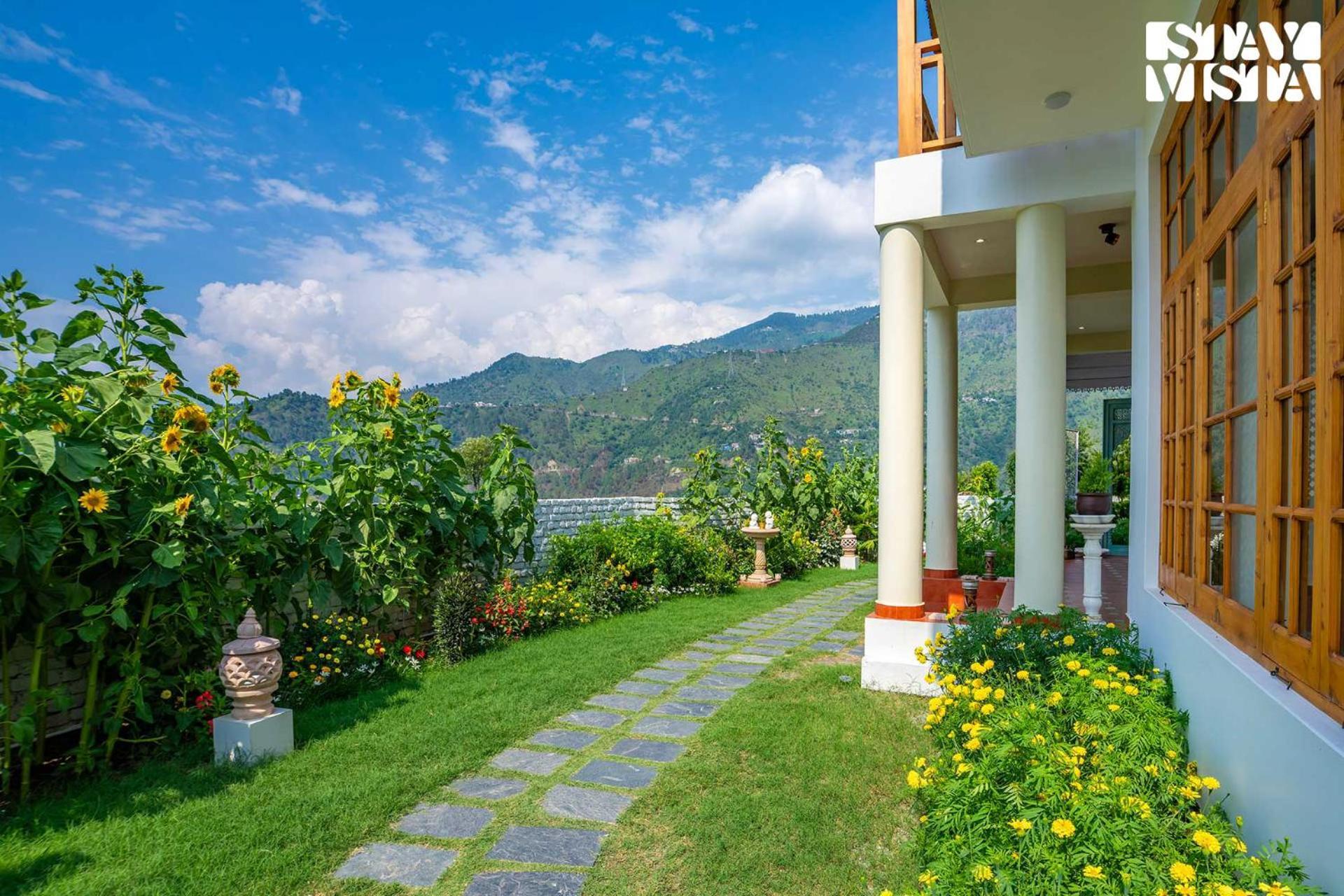 Stayvista At The Oakridge 4 Bhk Villa In Dharamshala With Jacuzzi & Balcony Chamba  Dış mekan fotoğraf