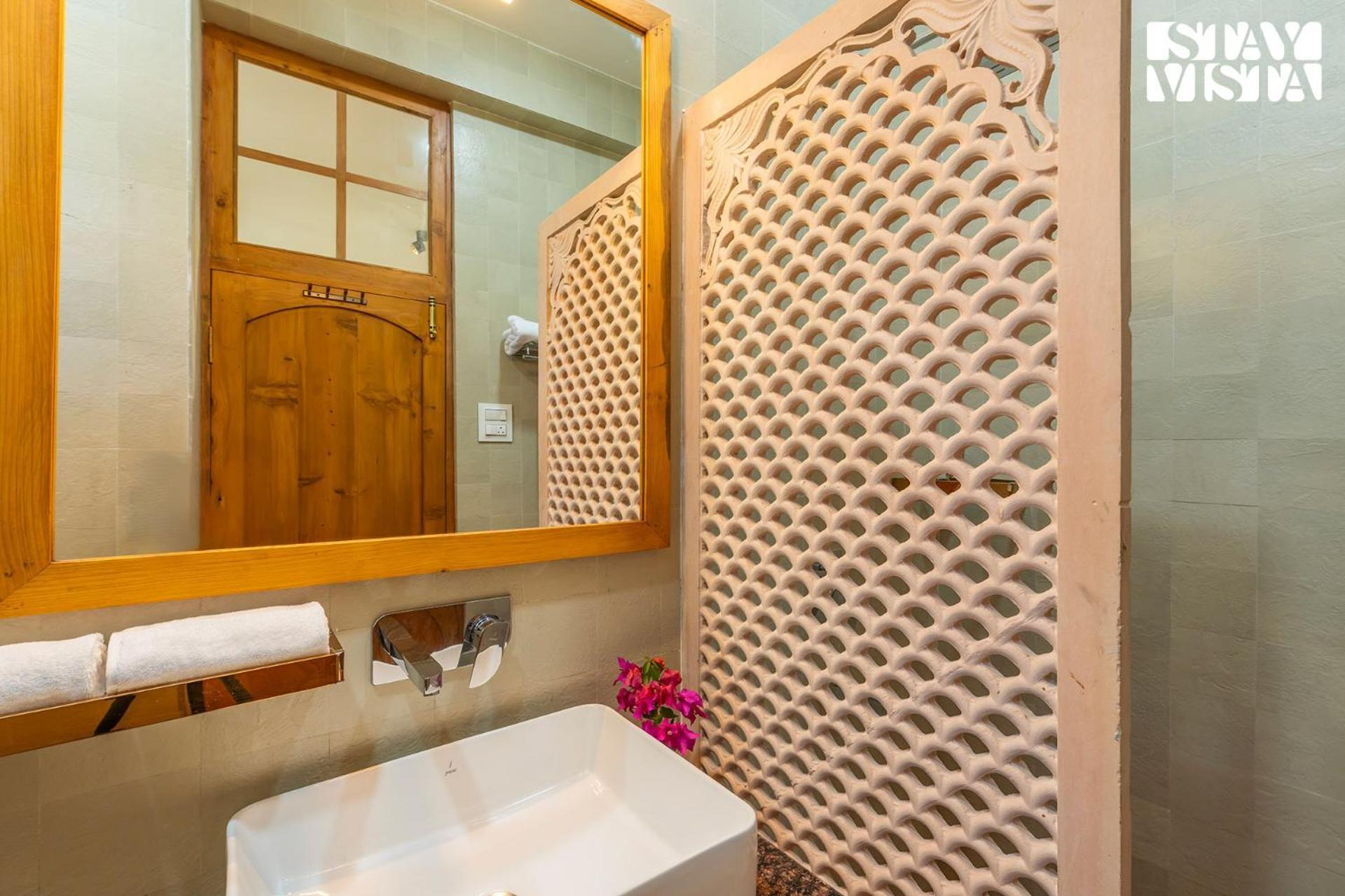 Stayvista At The Oakridge 4 Bhk Villa In Dharamshala With Jacuzzi & Balcony Chamba  Dış mekan fotoğraf