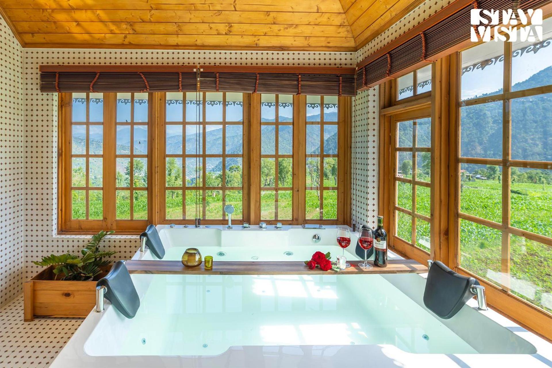 Stayvista At The Oakridge 4 Bhk Villa In Dharamshala With Jacuzzi & Balcony Chamba  Dış mekan fotoğraf